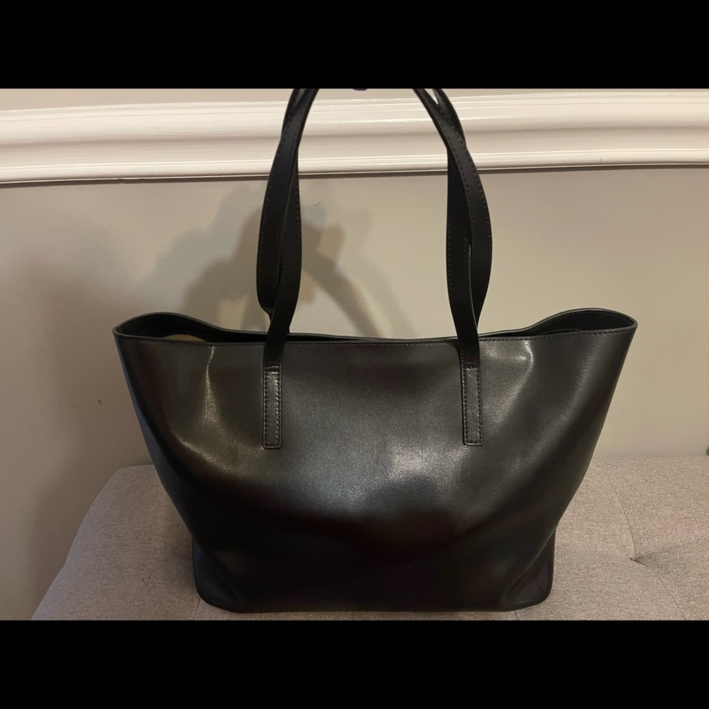 Michael Kors Black leather tote - Picture 2 of 6